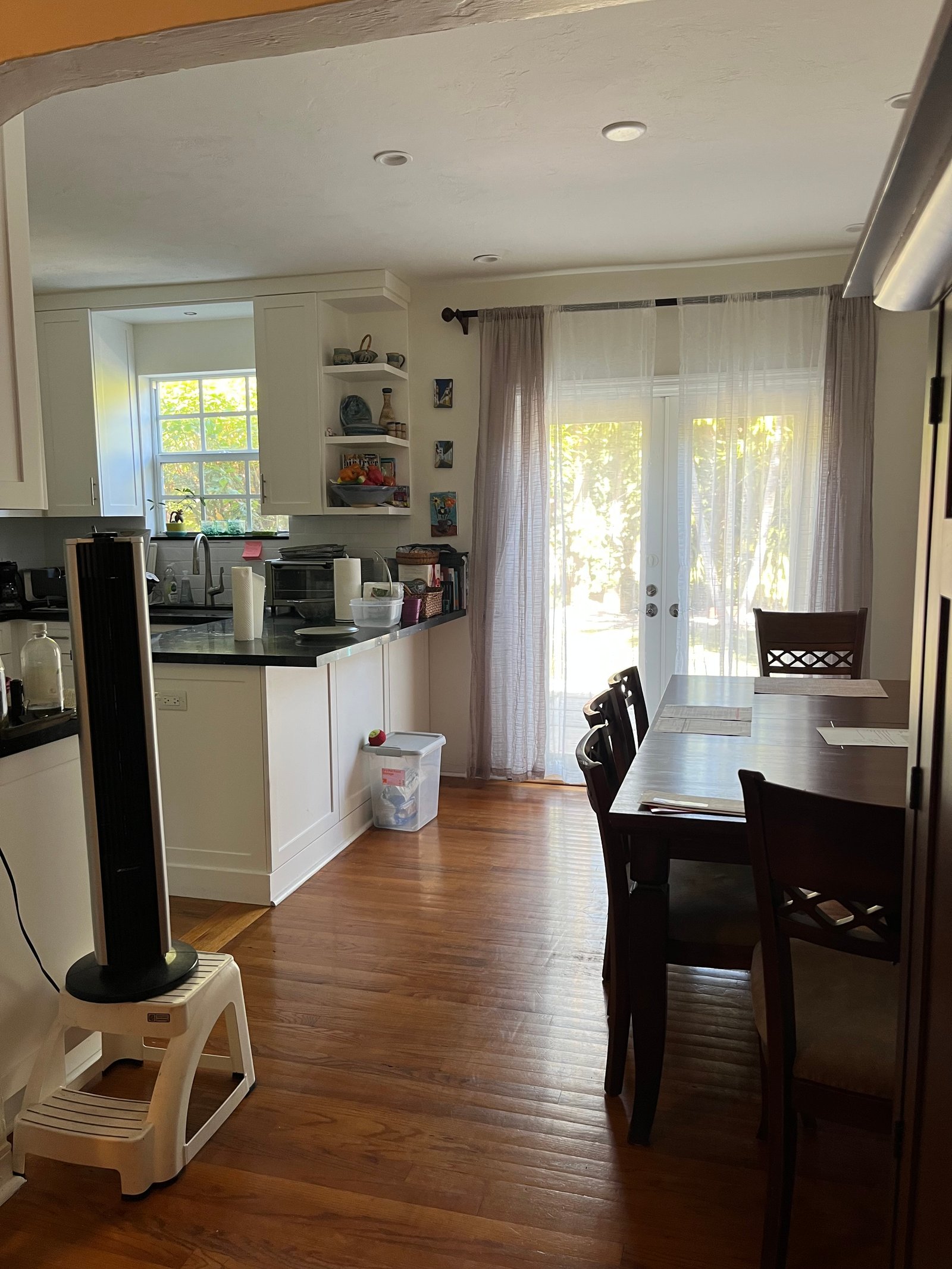 Kitchen & Dining